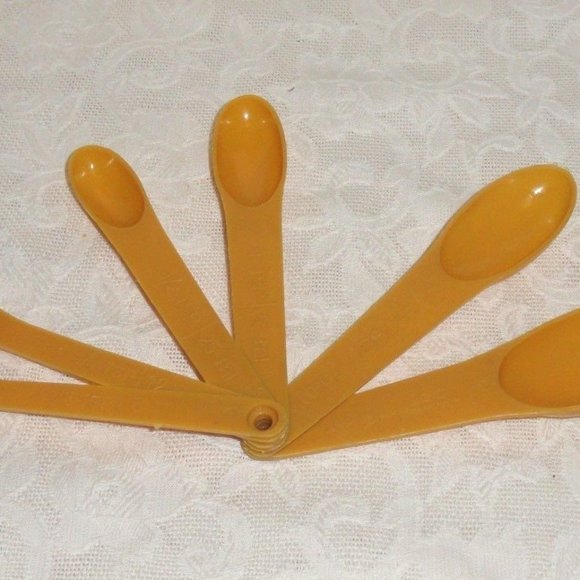 Vintage Kitchen Vintage Plastic Measuring Spoon Set Poshmark